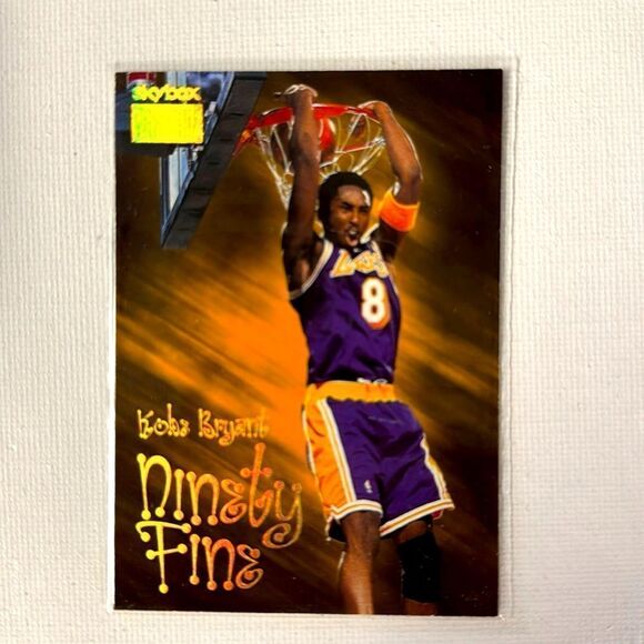 SKYBOX REFRACTOR GOLD FOIL KOBE BRYANT #8 - Picture 1 of 3